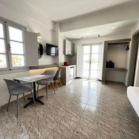 White Lily Suites & Lofts - Adults Only 16 Plus Perivolos  Dış mekan fotoğraf