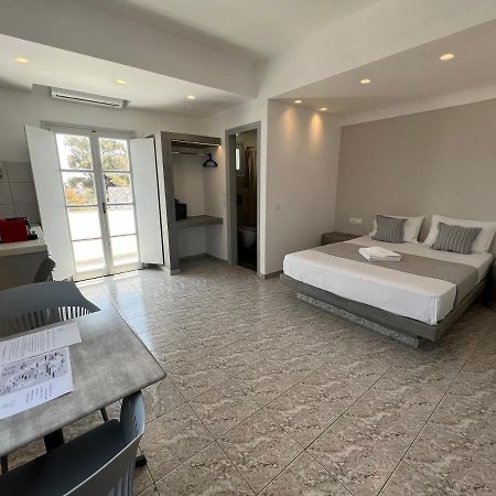 White Lily Suites & Lofts - Adults Only 16 Plus Perivolos  Dış mekan fotoğraf