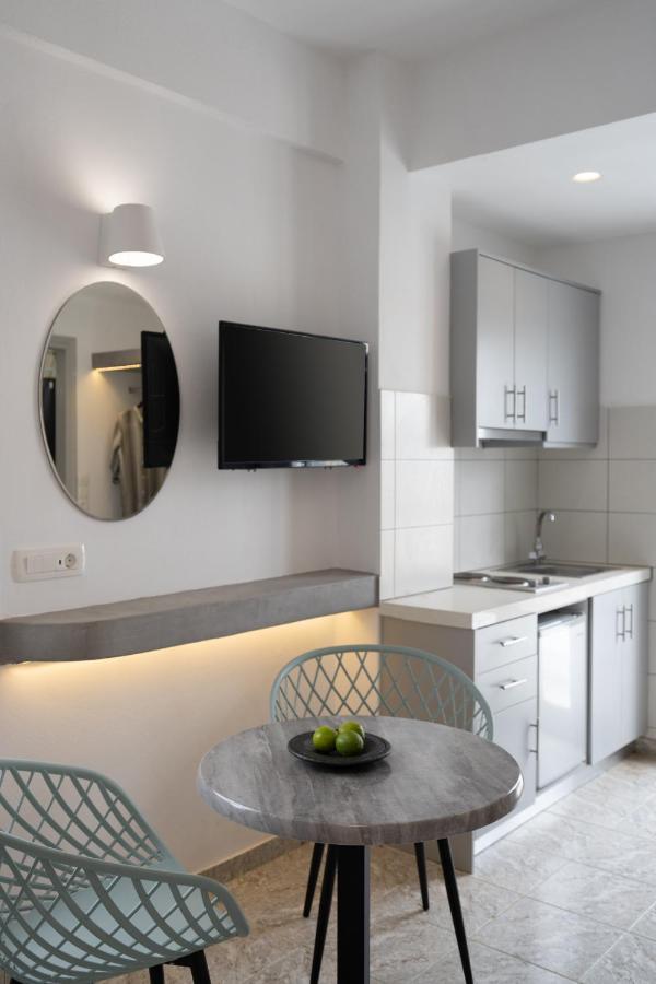 White Lily Suites & Lofts - Adults Only 16 Plus Perivolos  Dış mekan fotoğraf