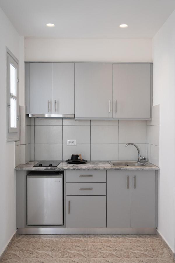 White Lily Suites & Lofts - Adults Only 16 Plus Perivolos  Dış mekan fotoğraf