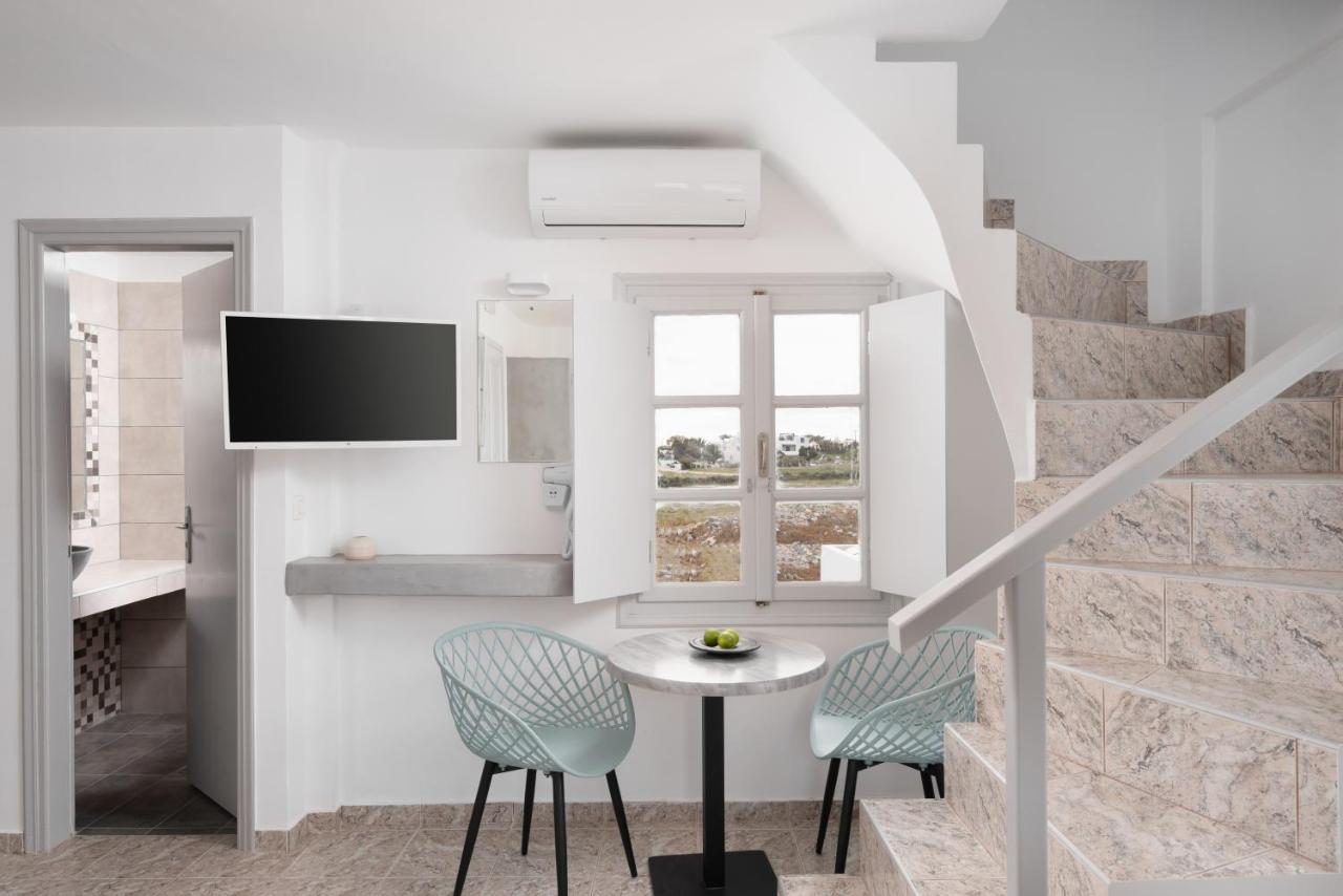 White Lily Suites & Lofts - Adults Only 16 Plus Perivolos  Dış mekan fotoğraf