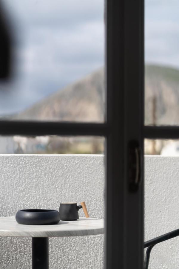 White Lily Suites & Lofts - Adults Only 16 Plus Perivolos  Dış mekan fotoğraf