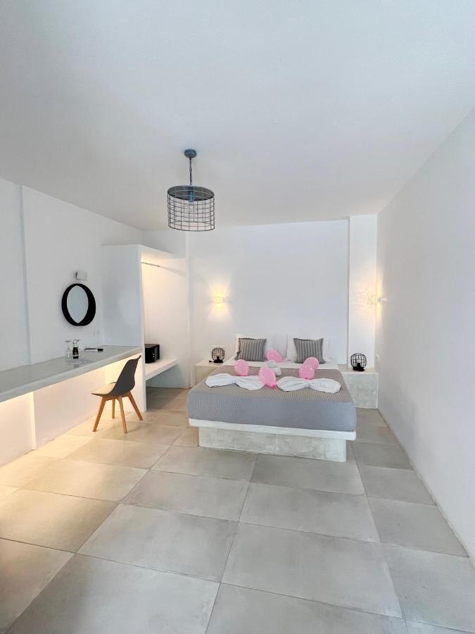 White Lily Suites & Lofts - Adults Only 16 Plus Perivolos  Dış mekan fotoğraf