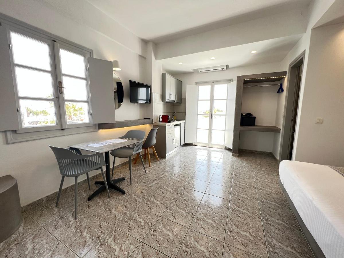 White Lily Suites & Lofts - Adults Only 16 Plus Perivolos  Dış mekan fotoğraf