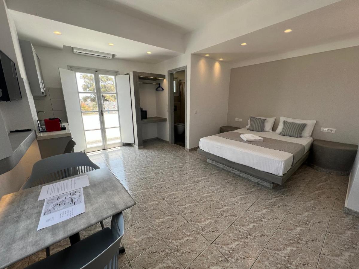 White Lily Suites & Lofts - Adults Only 16 Plus Perivolos  Dış mekan fotoğraf