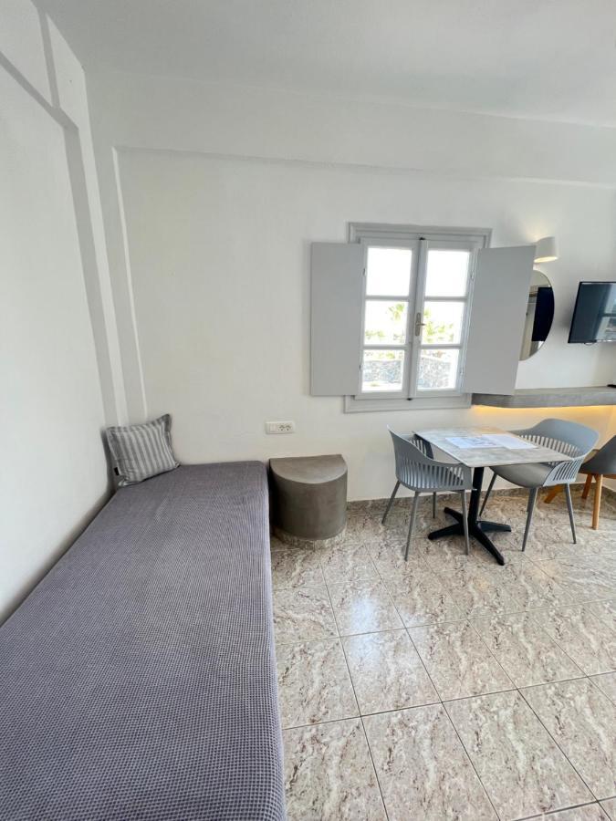 White Lily Suites & Lofts - Adults Only 16 Plus Perivolos  Dış mekan fotoğraf
