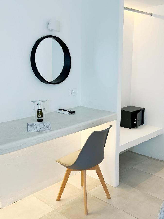 White Lily Suites & Lofts - Adults Only 16 Plus Perivolos  Dış mekan fotoğraf