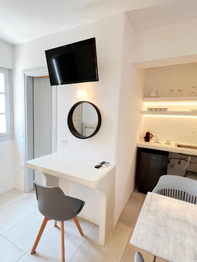 White Lily Suites & Lofts - Adults Only 16 Plus Perivolos  Dış mekan fotoğraf