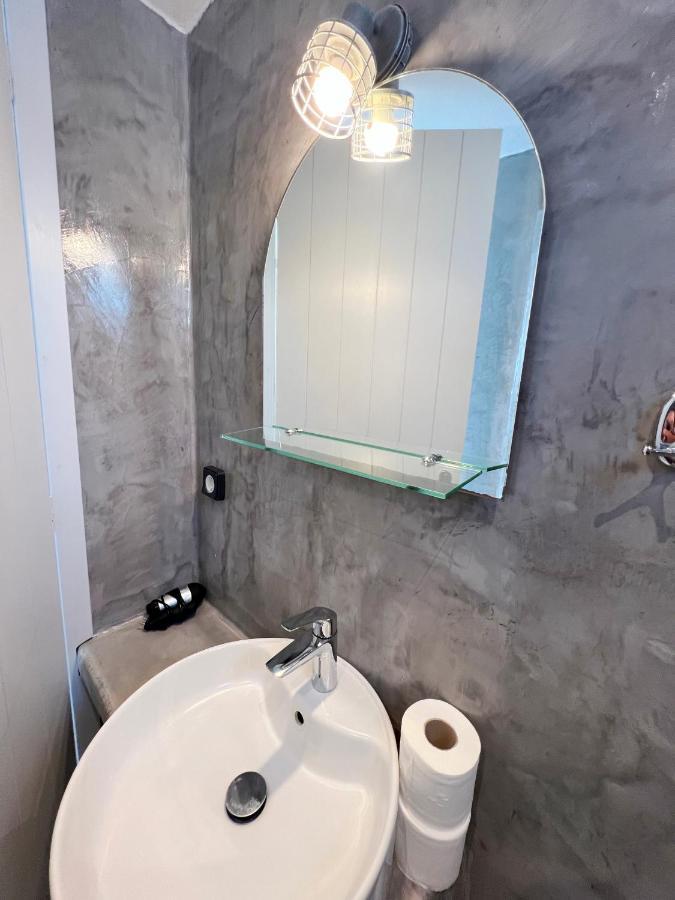 White Lily Suites & Lofts - Adults Only 16 Plus Perivolos  Dış mekan fotoğraf