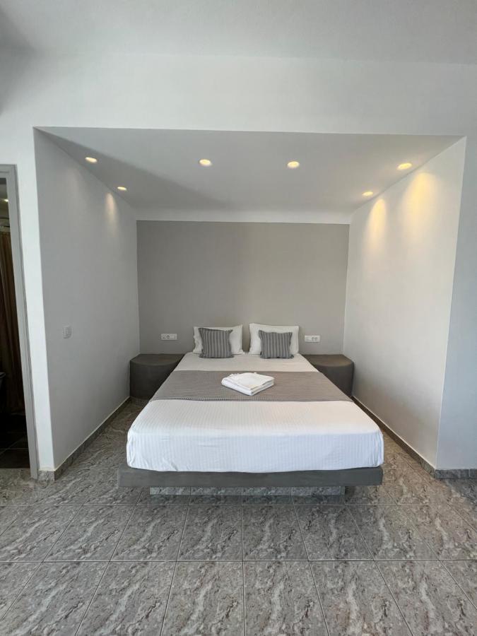 White Lily Suites & Lofts - Adults Only 16 Plus Perivolos  Dış mekan fotoğraf