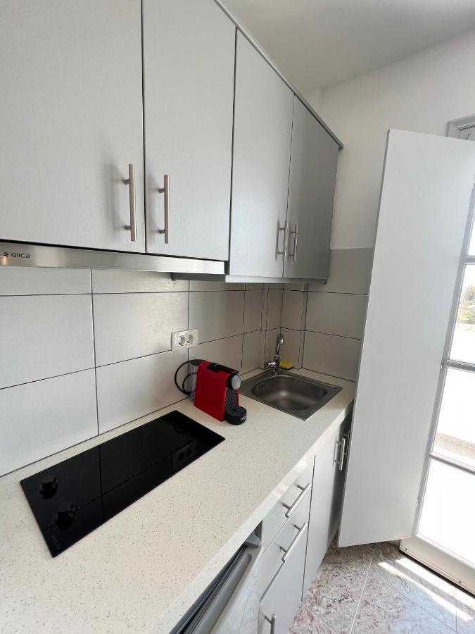 White Lily Suites & Lofts - Adults Only 16 Plus Perivolos  Dış mekan fotoğraf