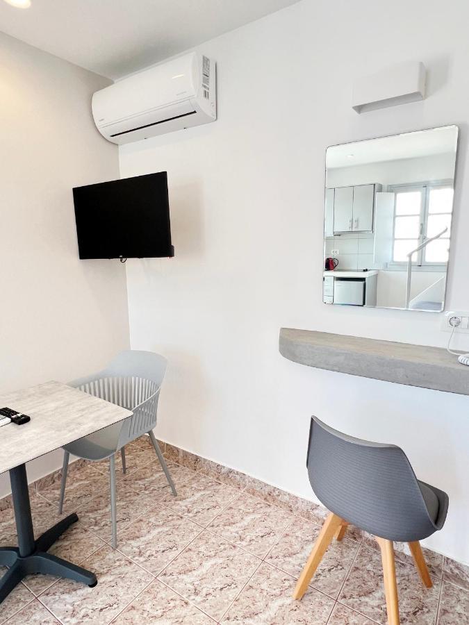 White Lily Suites & Lofts - Adults Only 16 Plus Perivolos  Dış mekan fotoğraf