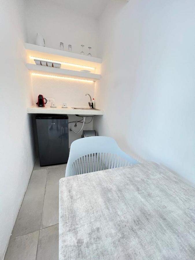 White Lily Suites & Lofts - Adults Only 16 Plus Perivolos  Dış mekan fotoğraf