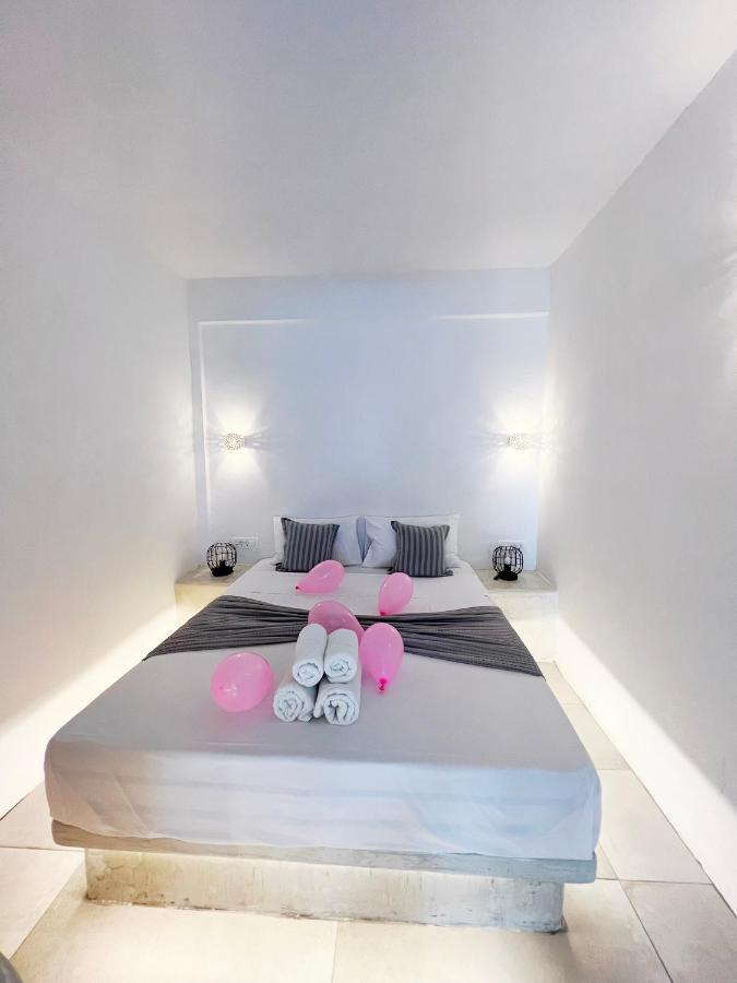 White Lily Suites & Lofts - Adults Only 16 Plus Perivolos  Dış mekan fotoğraf