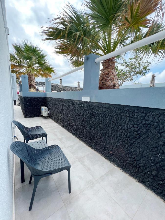 White Lily Suites & Lofts - Adults Only 16 Plus Perivolos  Dış mekan fotoğraf