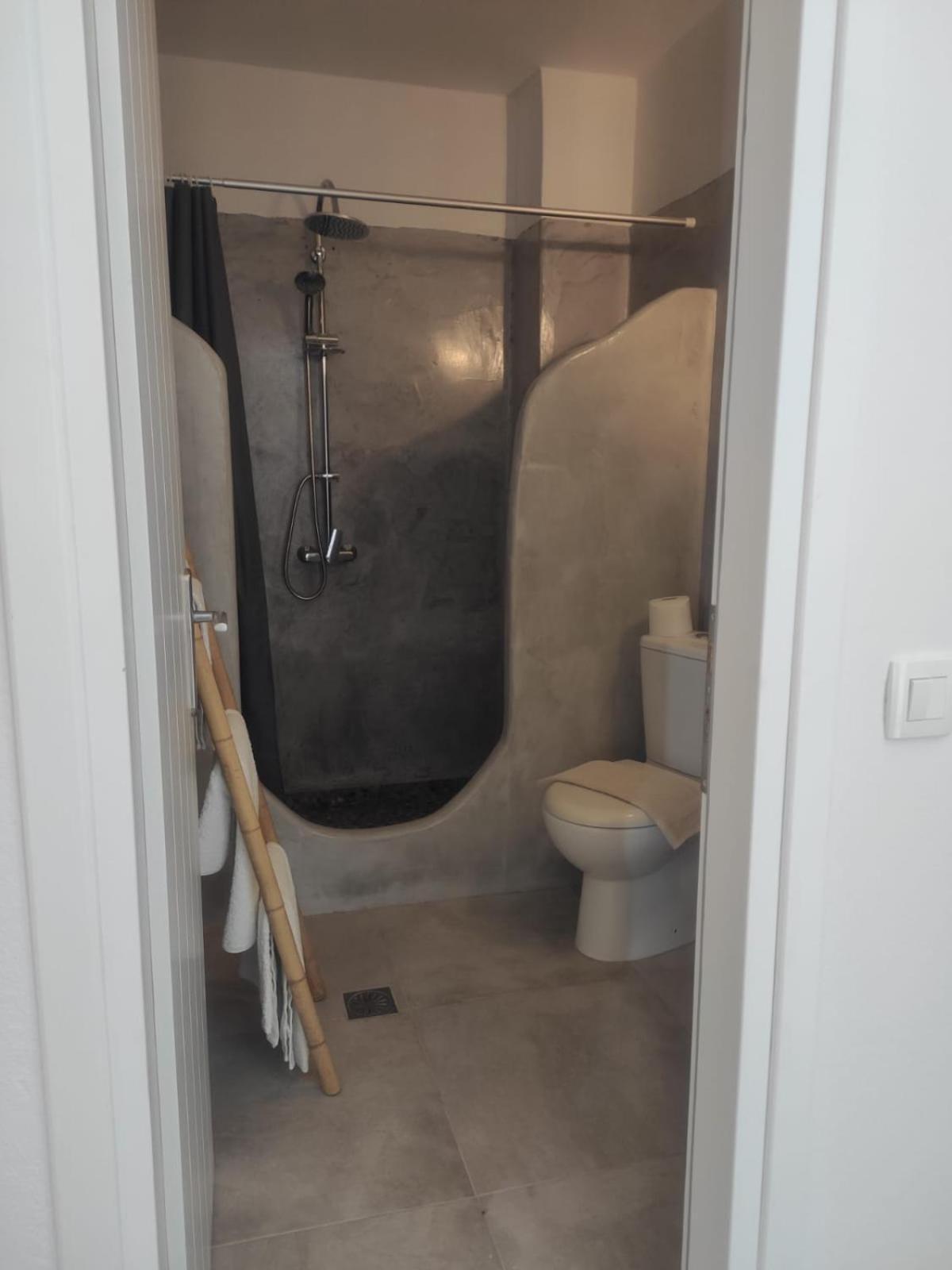 White Lily Suites & Lofts - Adults Only 16 Plus Perivolos  Dış mekan fotoğraf