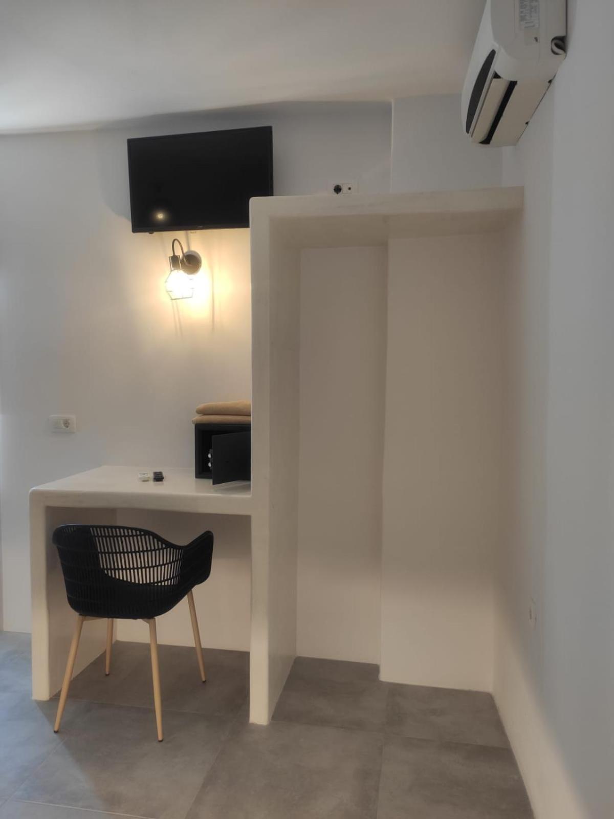 White Lily Suites & Lofts - Adults Only 16 Plus Perivolos  Dış mekan fotoğraf