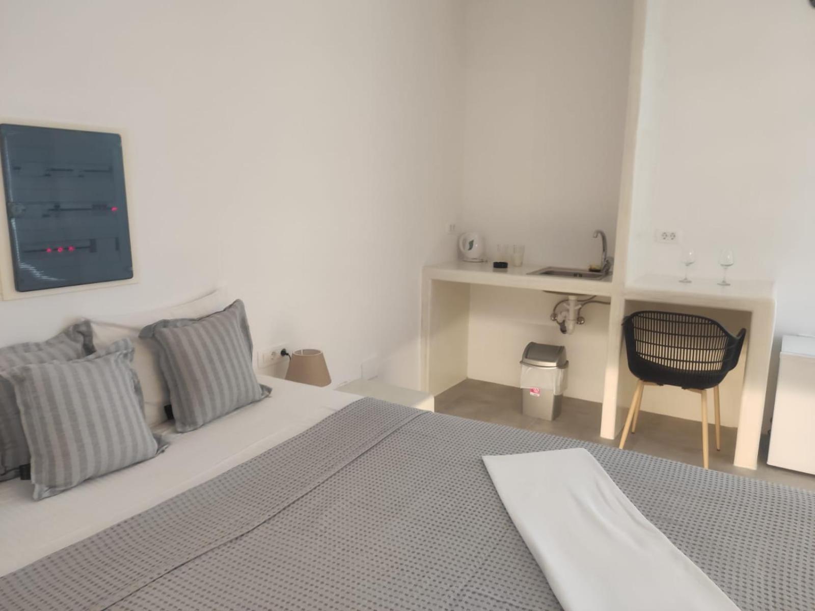 White Lily Suites & Lofts - Adults Only 16 Plus Perivolos  Dış mekan fotoğraf
